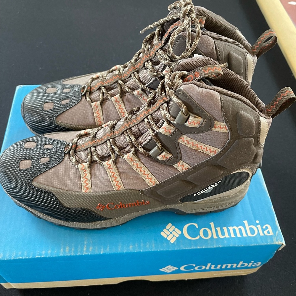 New in box Columbia Winter Trek Boots